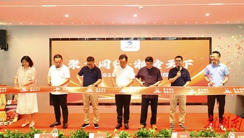 泰斗助陣，辣妹子夯實(shí)湘味復(fù)合調(diào)味醬賽道護(hù)城河